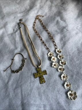 2 Necklaces and 1 Bracelet: Gold-Tone White Floral Pendant Necklace